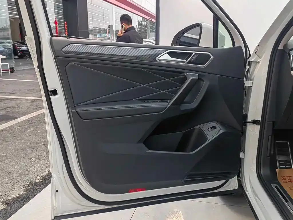 Volkswagen Tiguan L 2023 из CN, фото 2