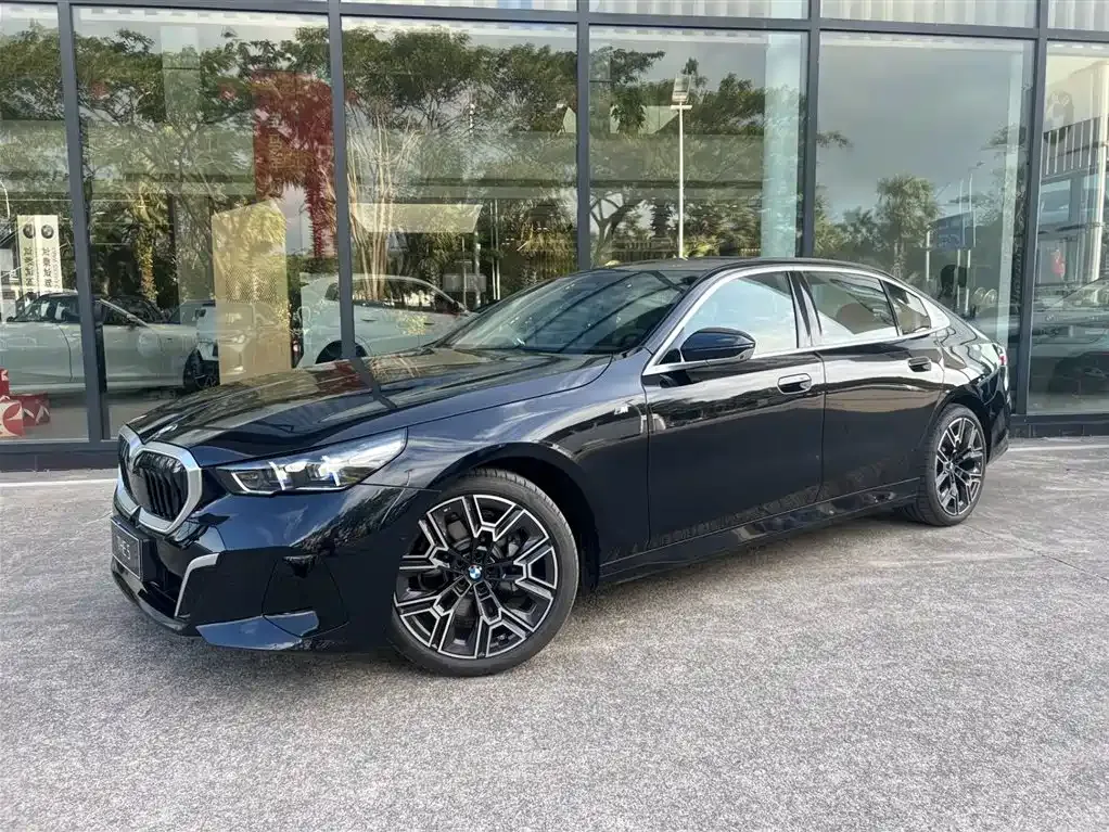 BMW 5 Series — фото 1