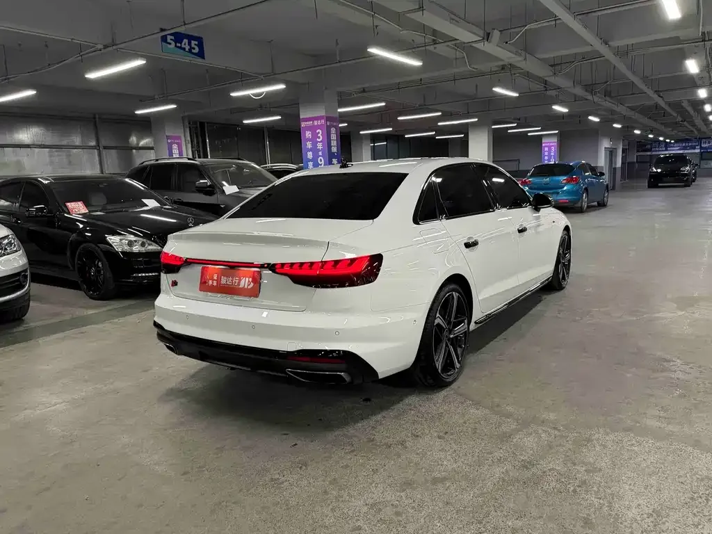 Audi A4L 2022 из CN, фото 3