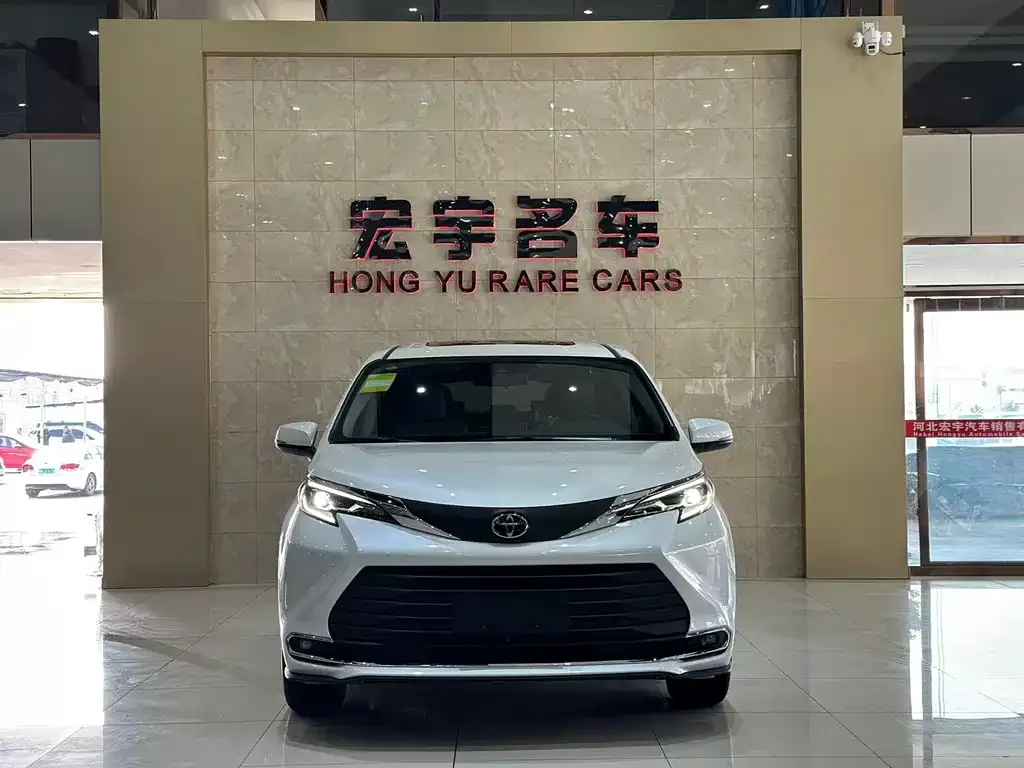 Toyota Sienna — фото 2