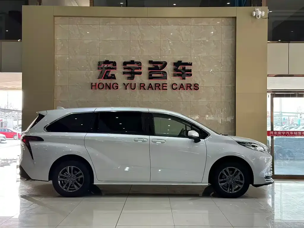Toyota Sienna — фото 4