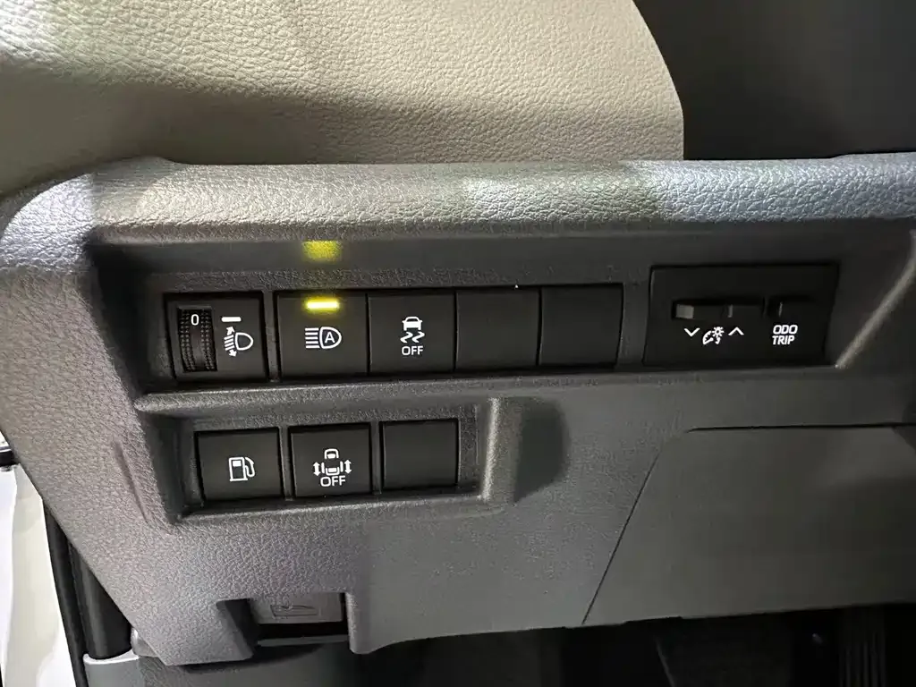 Toyota Sienna — фото 3