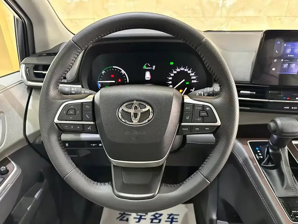 Toyota Sienna — фото 9