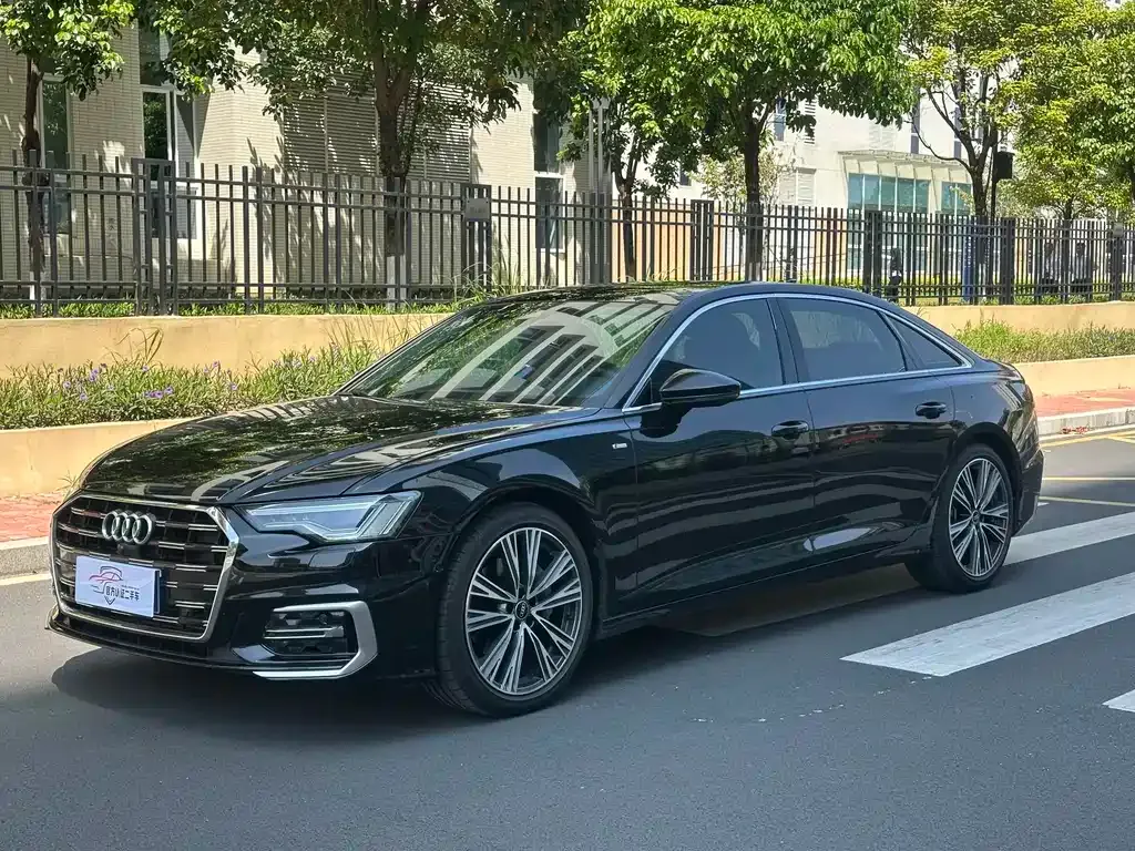 Audi A6L — фото 1