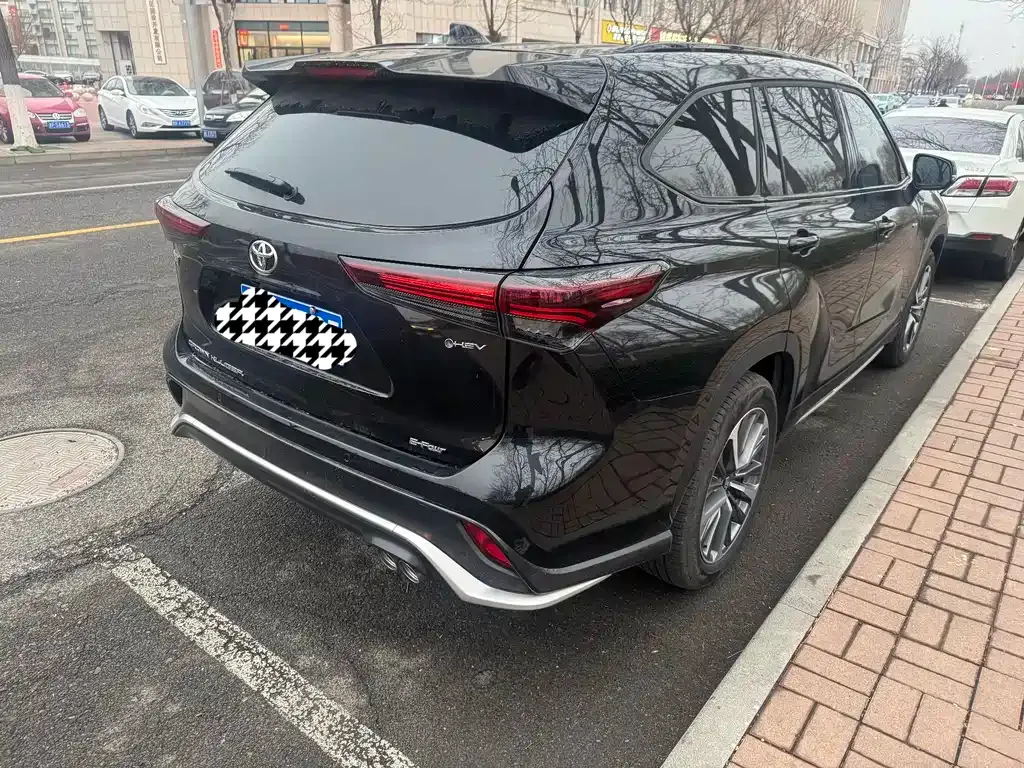 Toyota Crown Kluger 2025 из CN, фото 5
