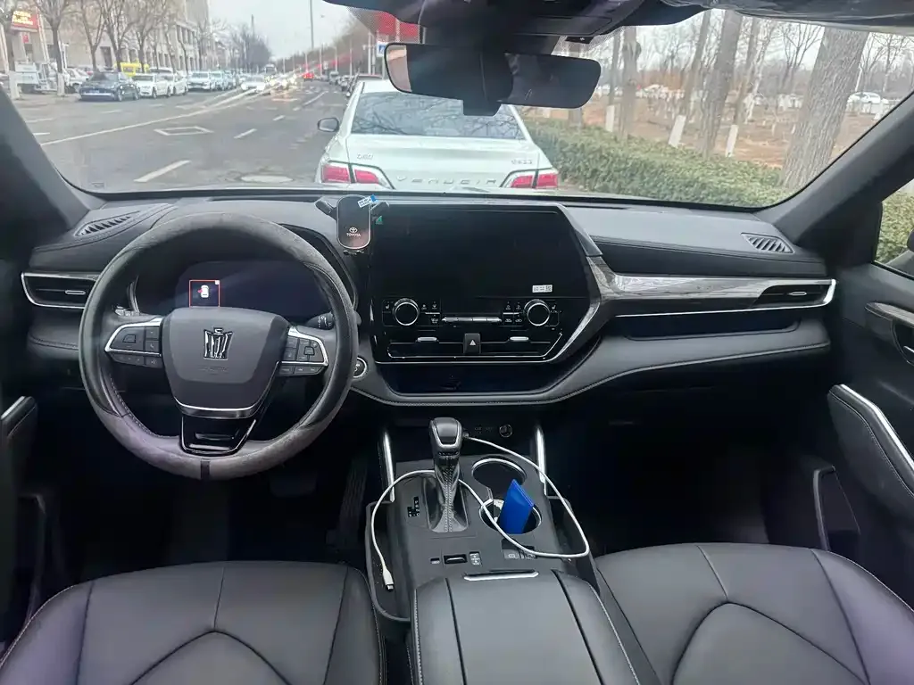 Toyota Crown Kluger 2025 из CN, фото 9