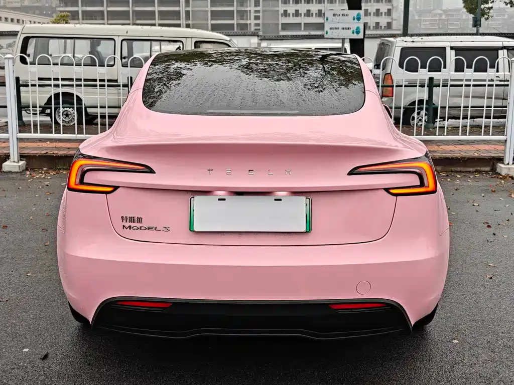 Tesla Model 3 — фото 4