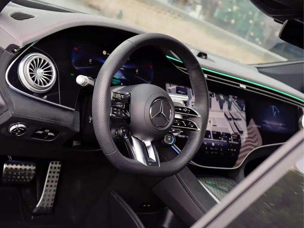 Mercedes-Benz EQS AMG — фото 3