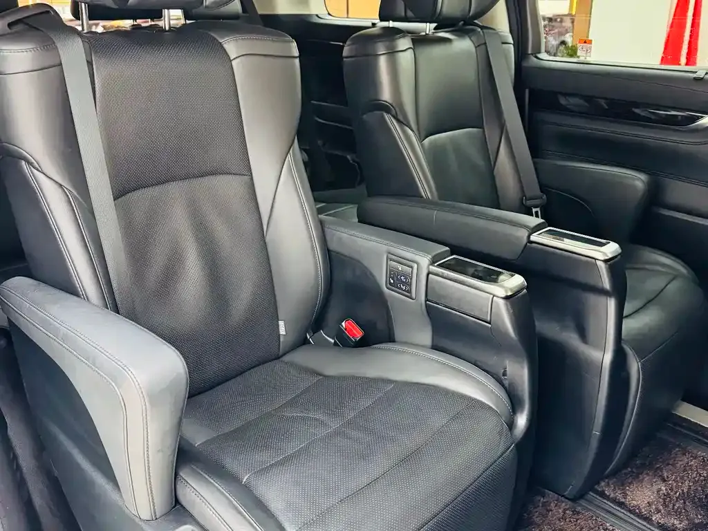 Toyota Vellfire 2023 из CN, фото 10
