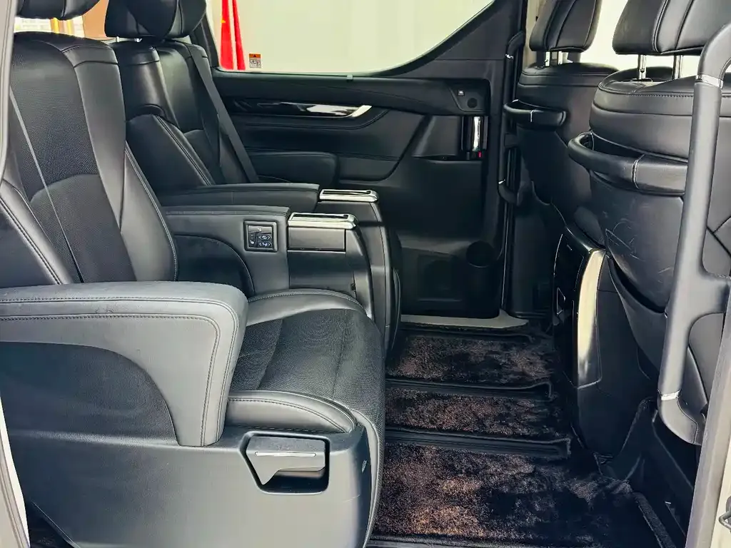 Toyota Vellfire 2023 из CN, фото 9