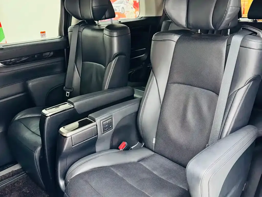 Toyota Vellfire 2023 из CN, фото 7