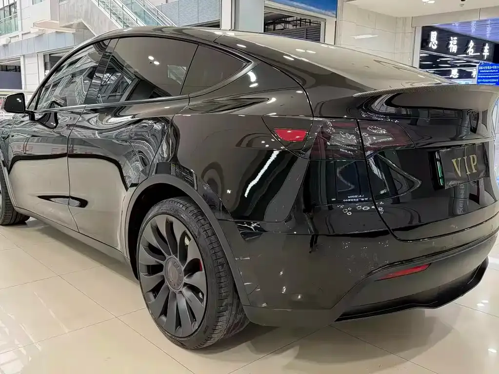 Tesla Model Y — фото 6