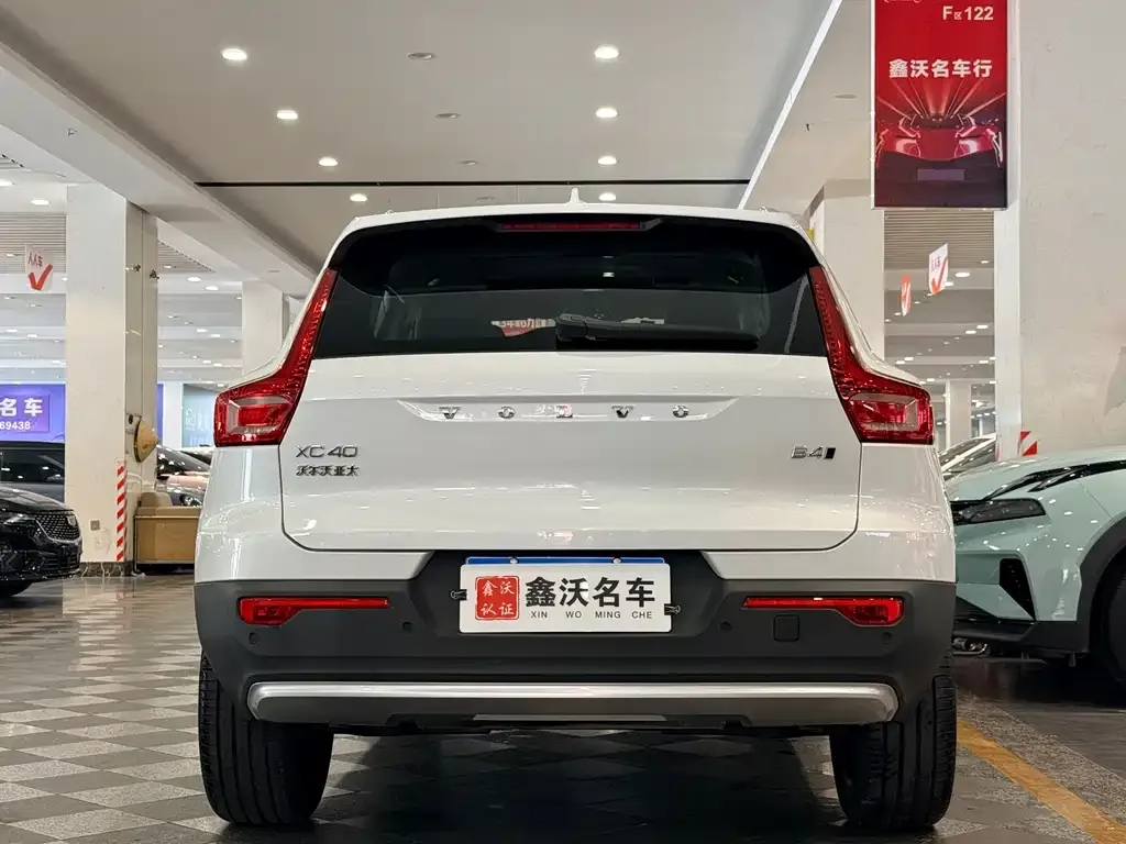 Volvo XC40 — фото 4
