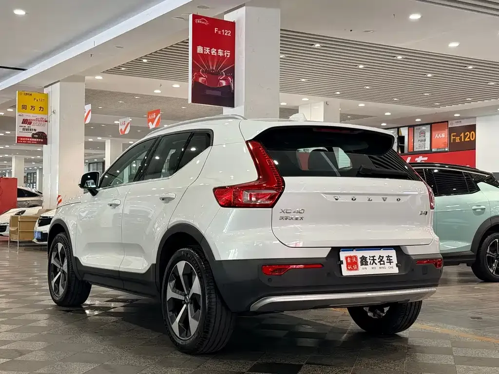 Volvo XC40 — фото 3