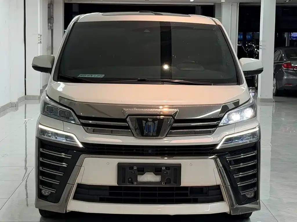 Toyota Vellfire — фото 3