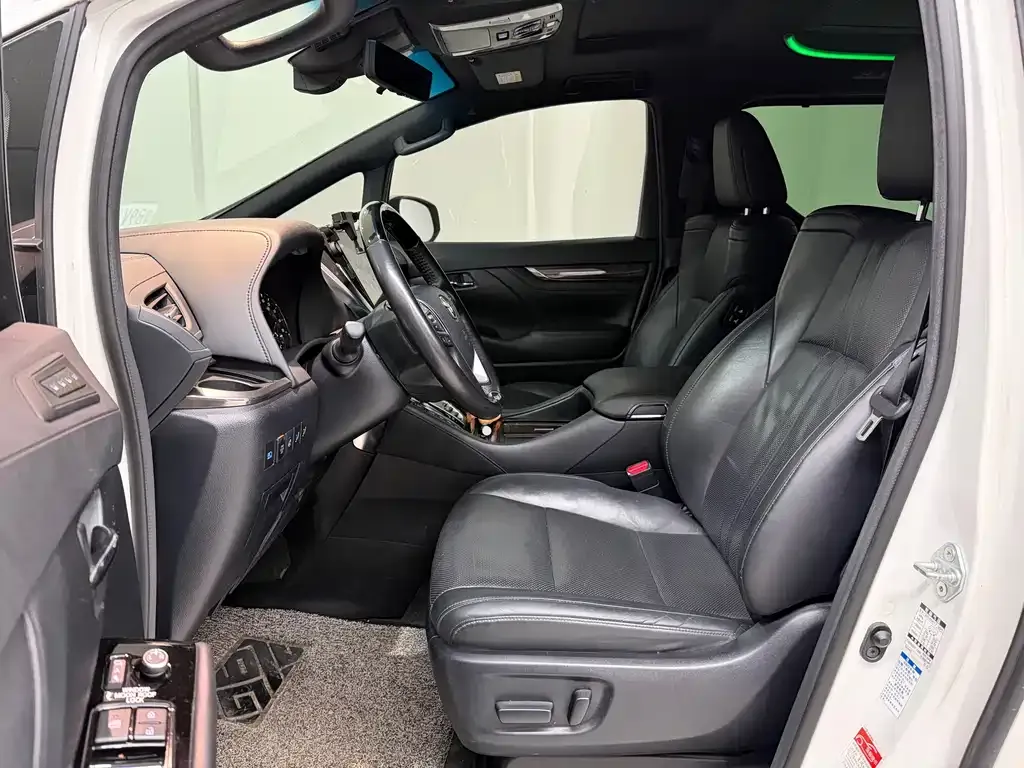Toyota Vellfire — фото 2