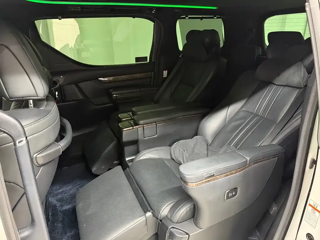 Toyota Vellfire — фото 5