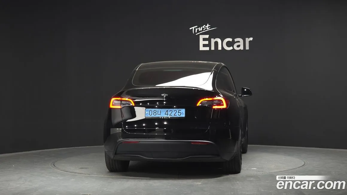 Tesla Model Y — фото 8