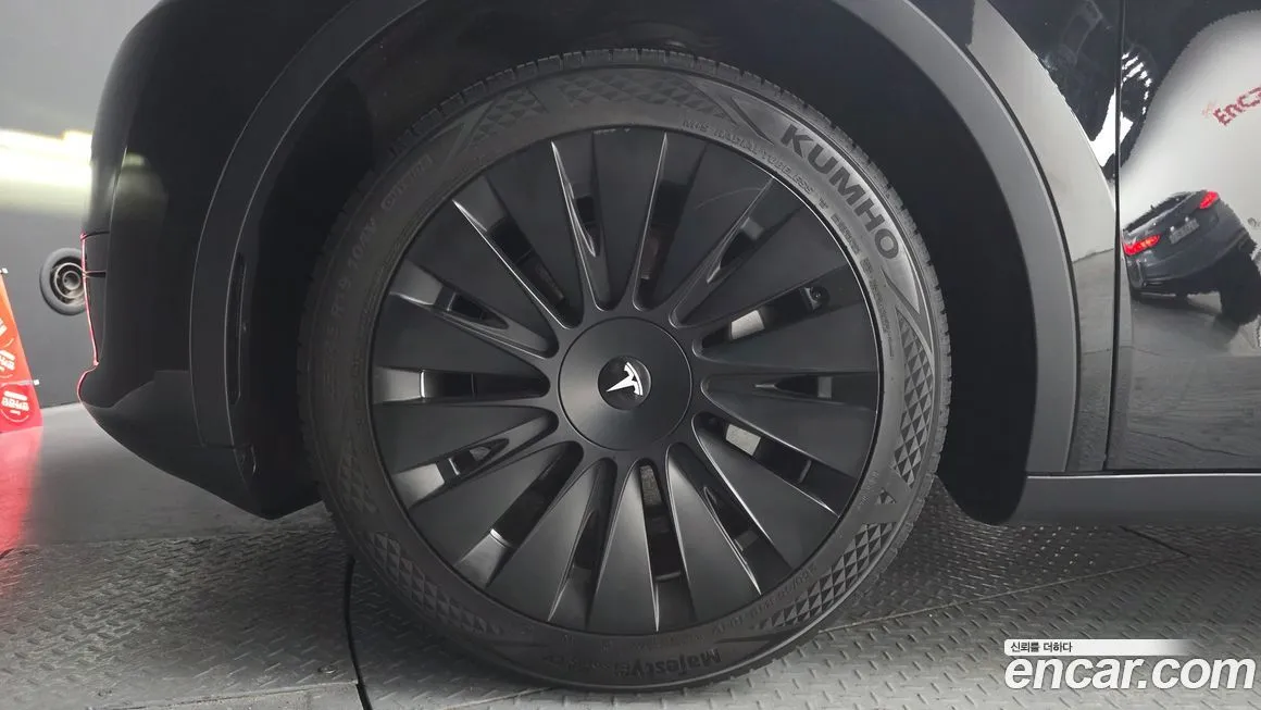 Tesla Model Y — фото 3