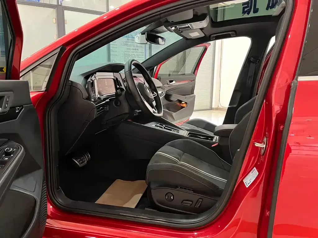 Volkswagen Golf 2021 из CN, фото 9