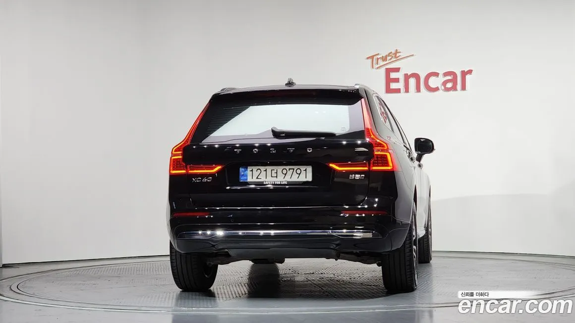 Volvo XC60 — фото 10