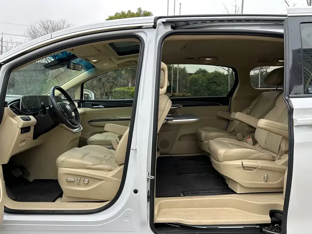 Buick GL8 2022 из CN, фото 2