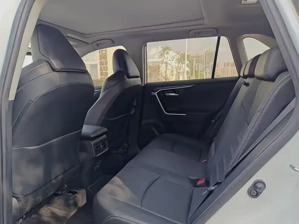 Toyota Wildlander 2023 из CN, фото 3