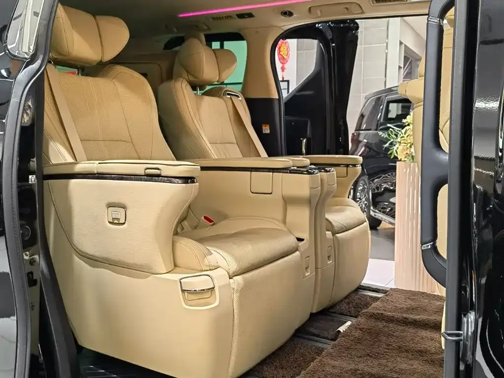 Toyota Alphard 2023 из CN, фото 8