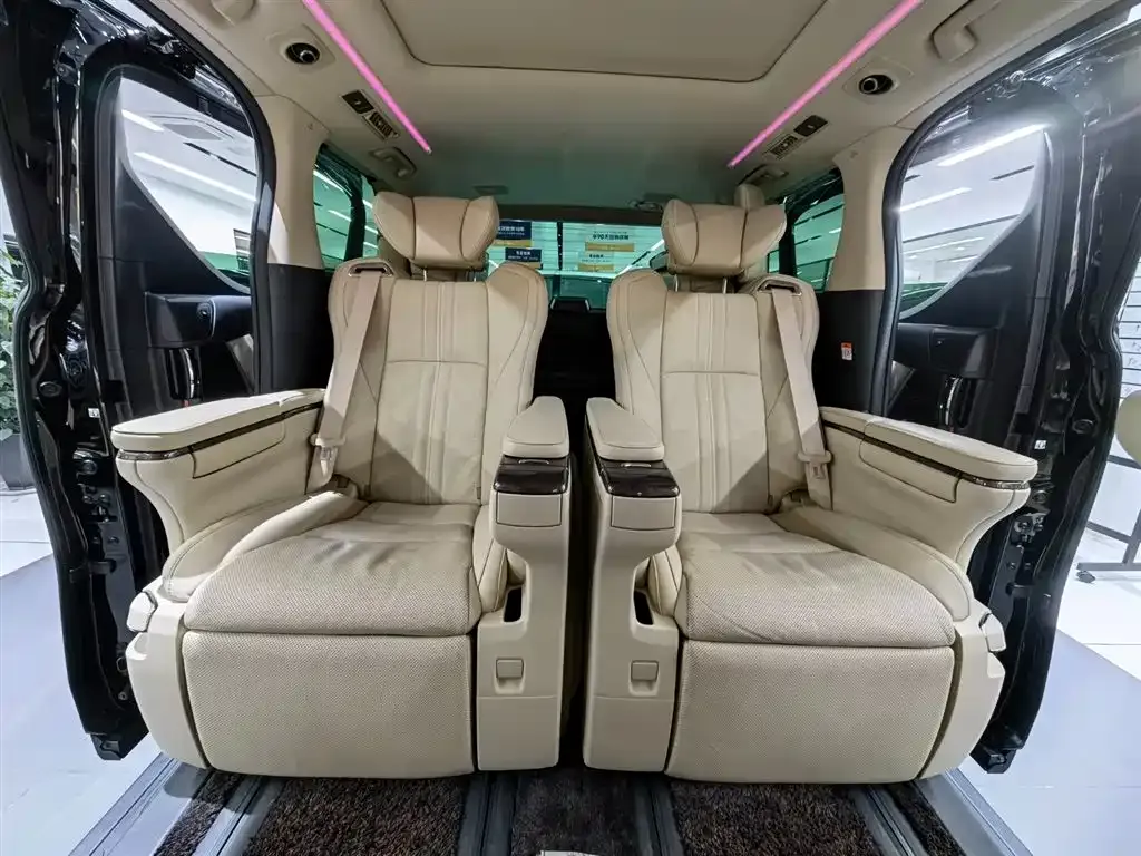 Toyota Alphard 2023 из CN, фото 2