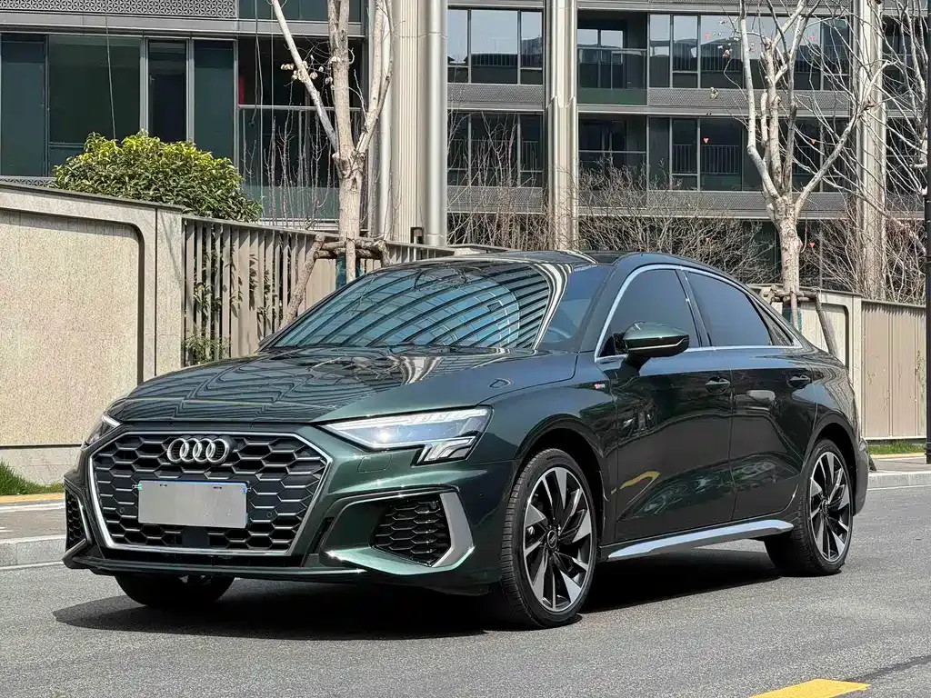 Audi A3 — фото 1