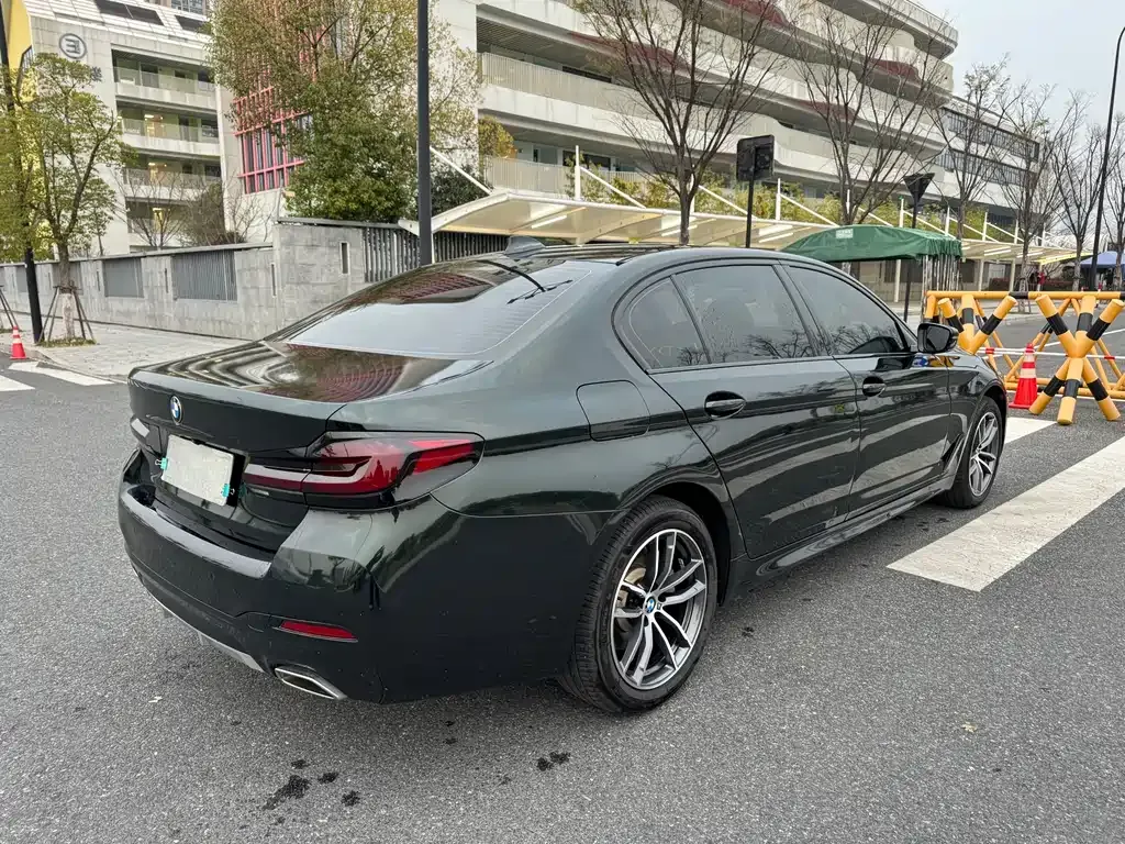 BMW 5 Series — фото 10