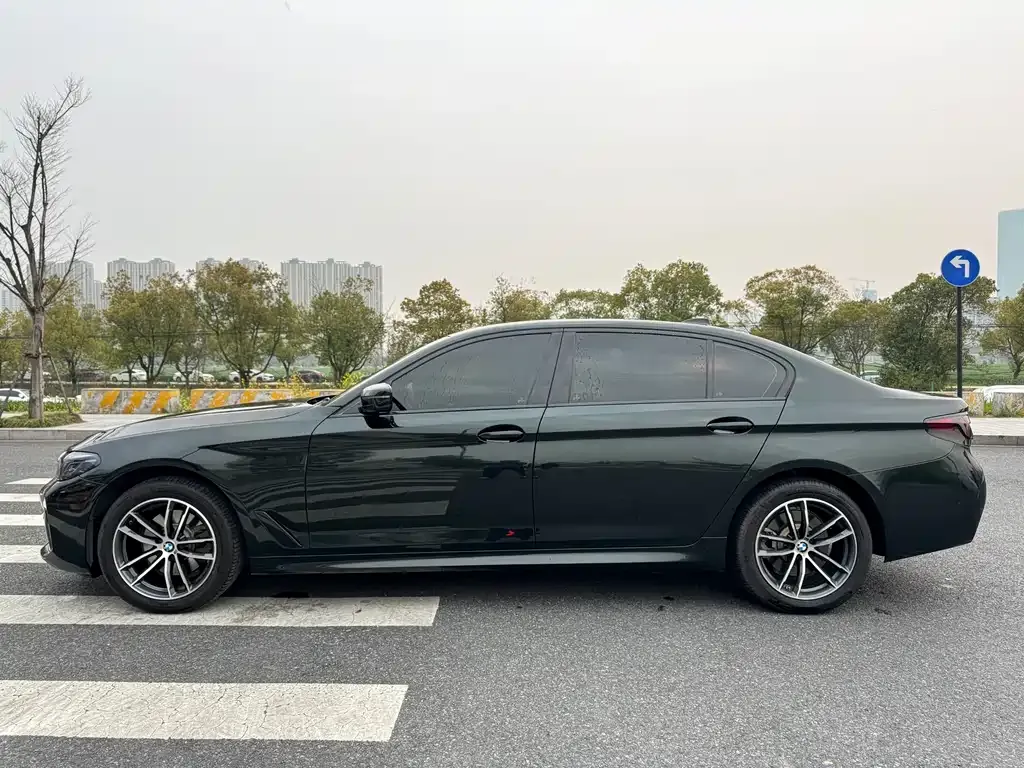 BMW 5 Series — фото 2