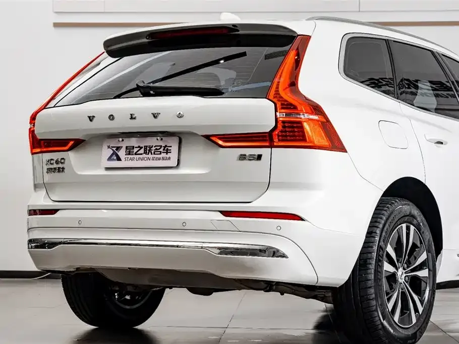 Volvo XC60 — фото 9