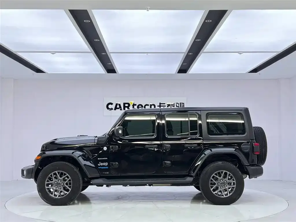 Jeep Wrangler PHEV — фото 5