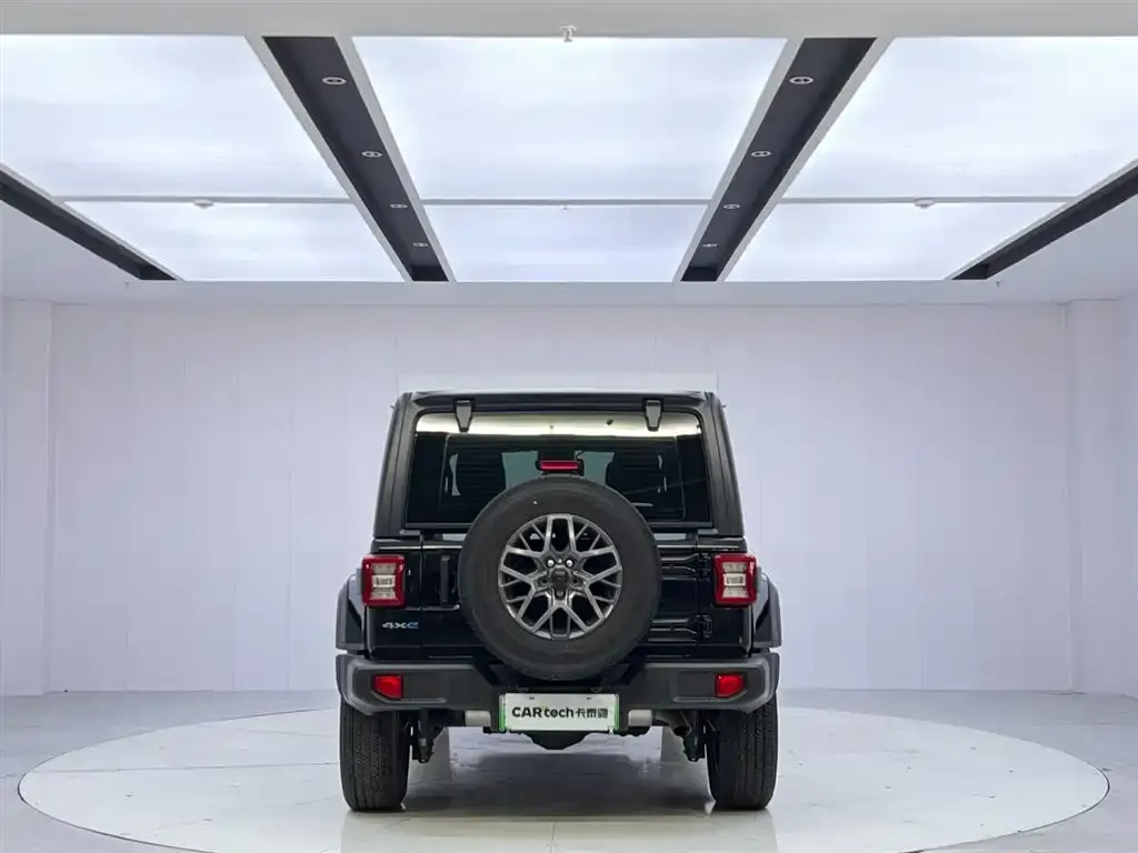 Jeep Wrangler PHEV — фото 3