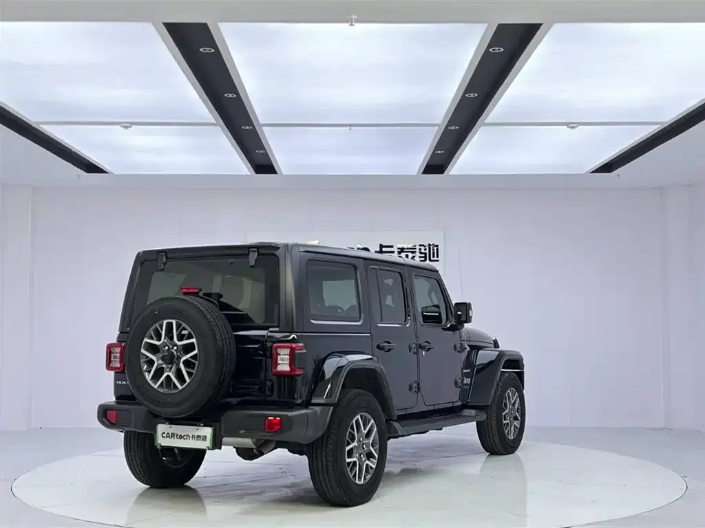 Jeep Wrangler PHEV — фото 4
