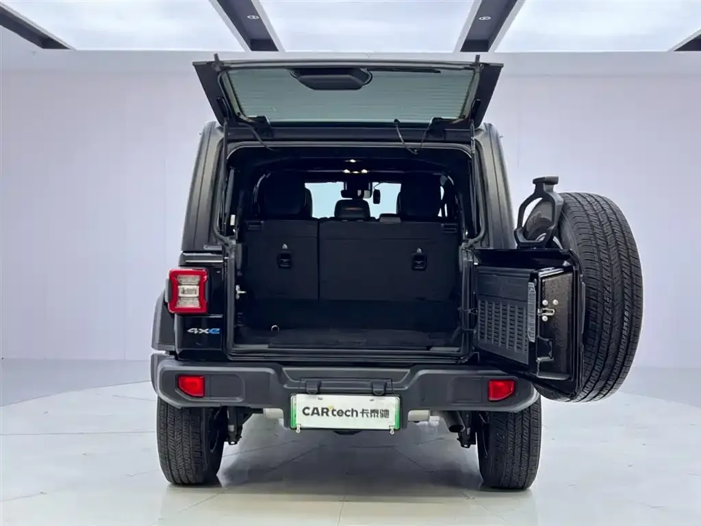 Jeep Wrangler PHEV — фото 6