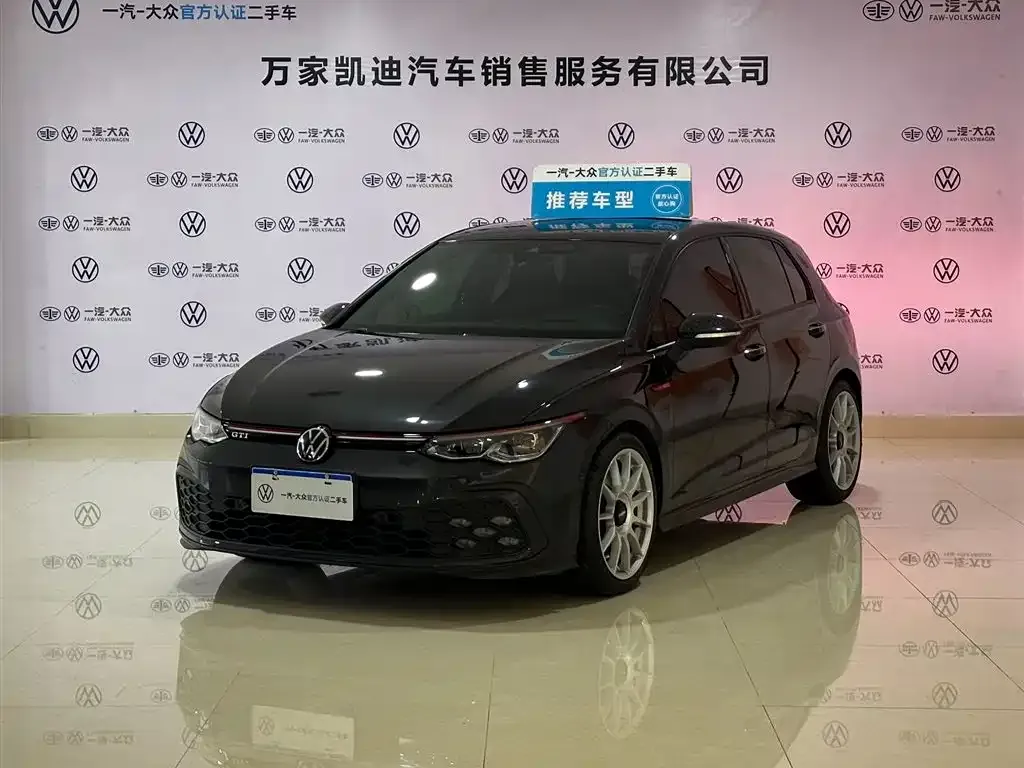 Volkswagen Golf GTI — фото 1
