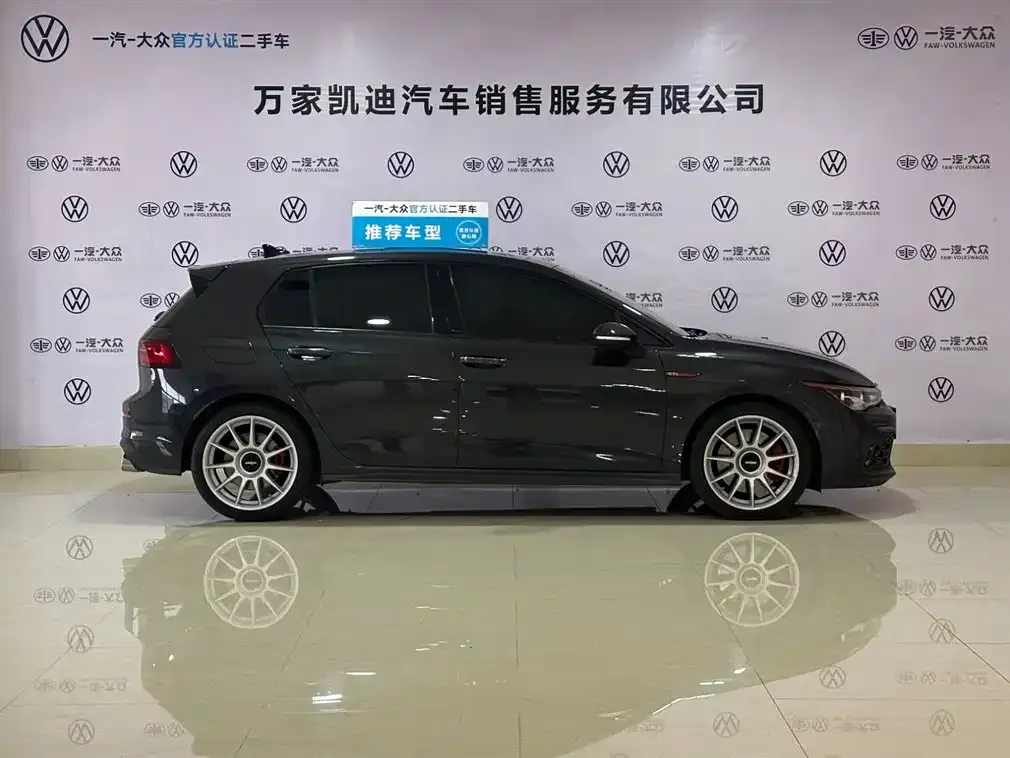 Volkswagen Golf GTI — фото 10