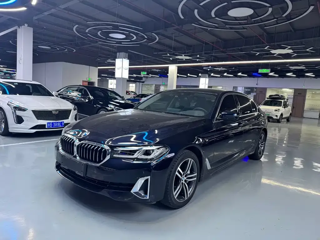 BMW 5 Series — фото 1