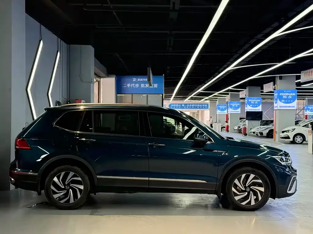 Volkswagen Tiguan L — фото 9