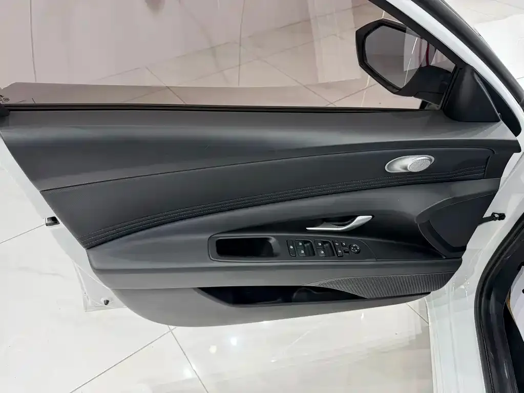 Hyundai Elantra 2023 из CN, фото 3