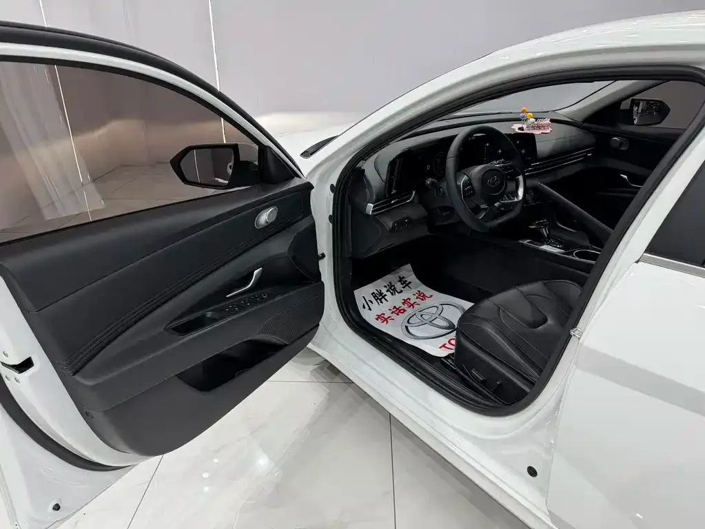 Hyundai Elantra 2023 из CN, фото 9
