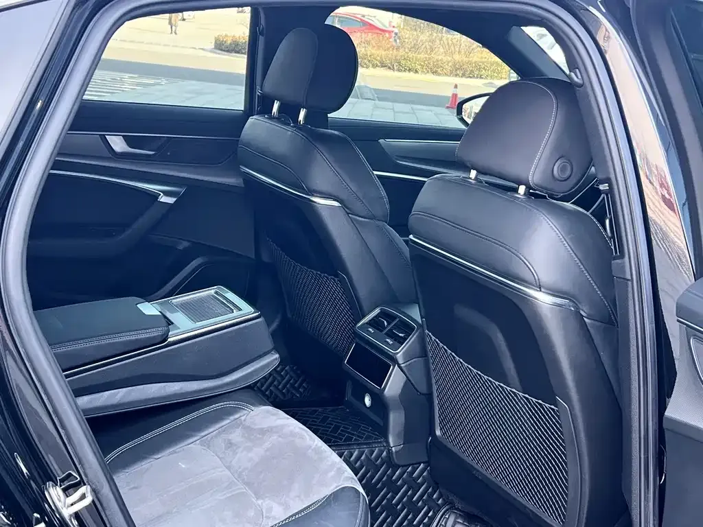 Audi A6L 2022 из CN, фото 10