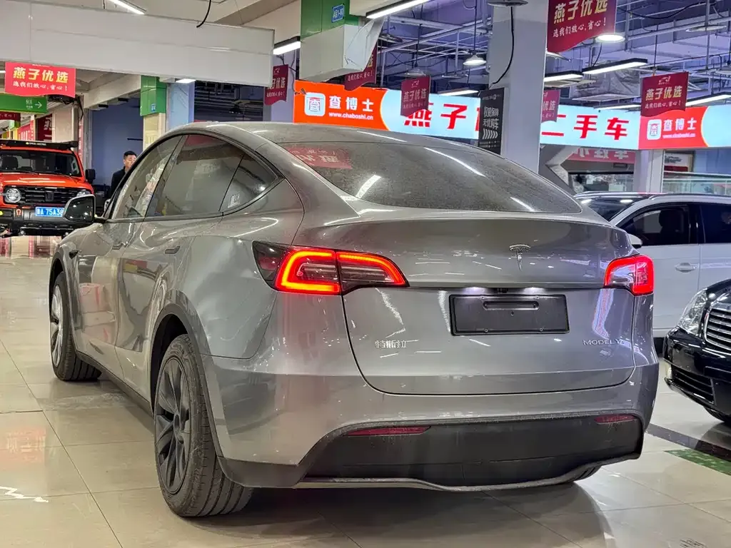 Tesla Model Y — фото 7