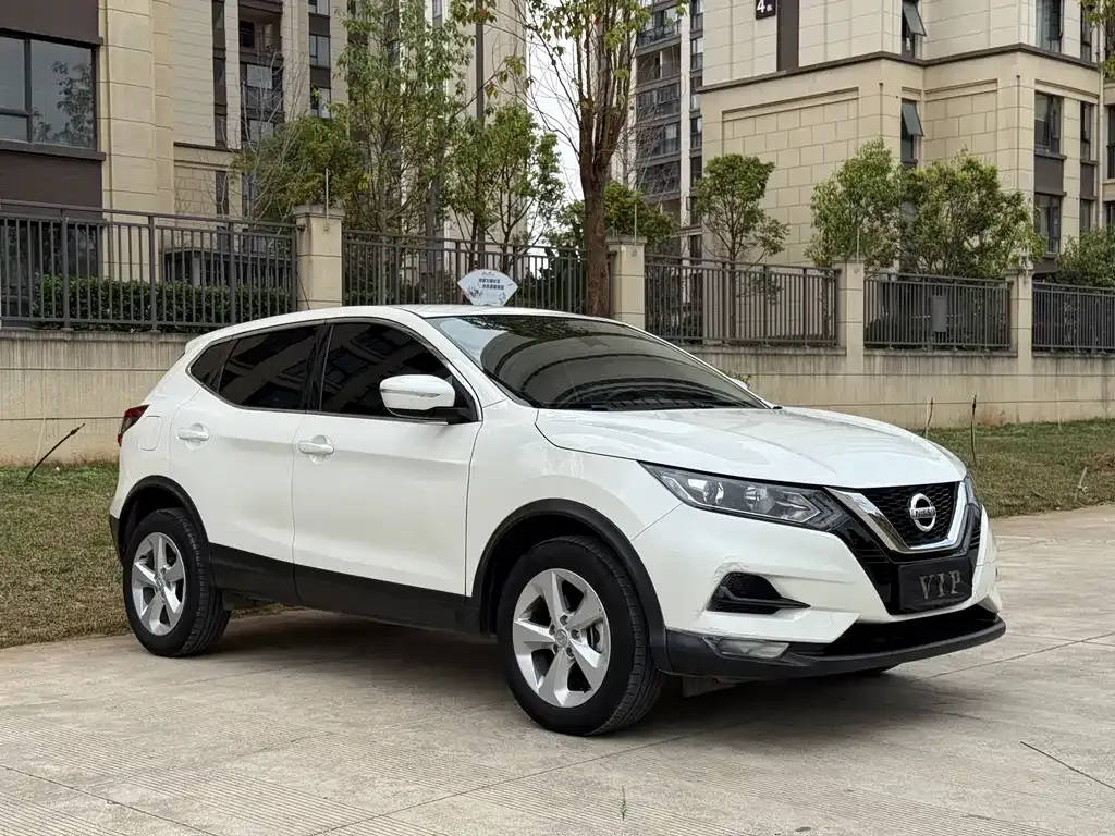 Nissan Qashqai — фото 1