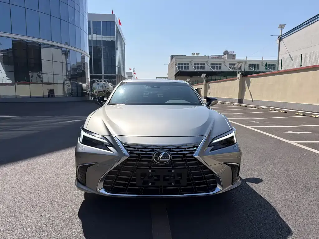 Lexus ES 2026 из CN, фото 1