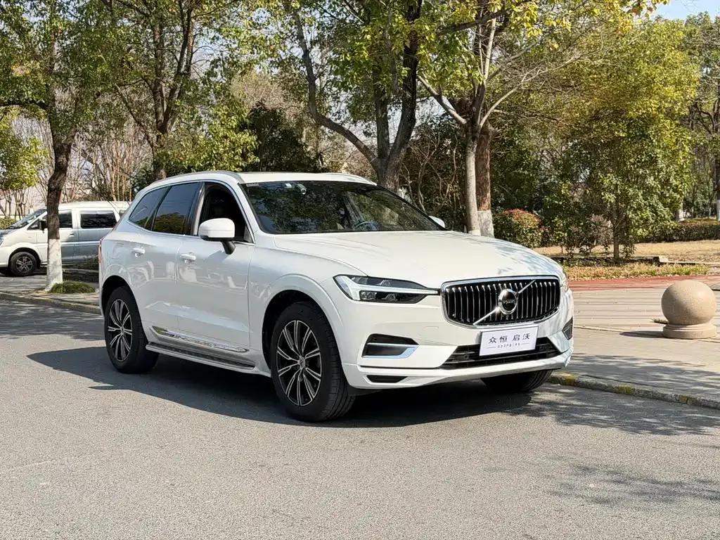 Volvo XC60 — фото 8