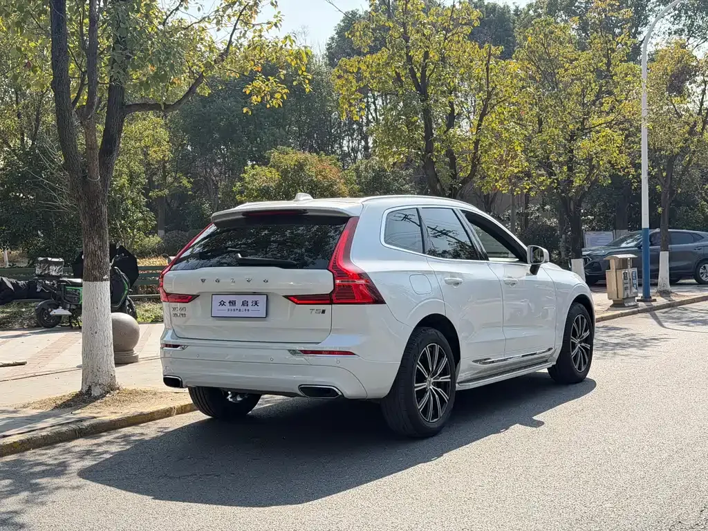 Volvo XC60 — фото 10