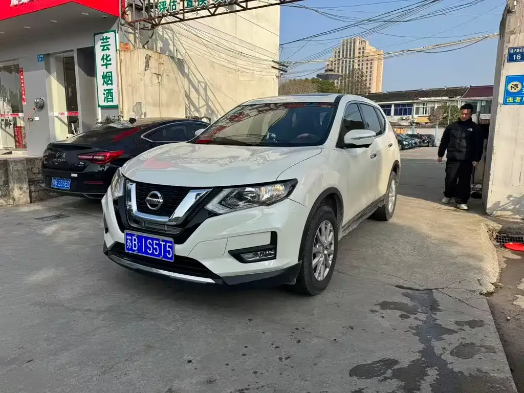 Nissan X-Trail — фото 1